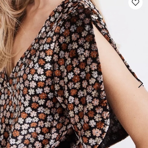 Madewell black floral velvet top with tulip sleeves - Picture 5 of 10